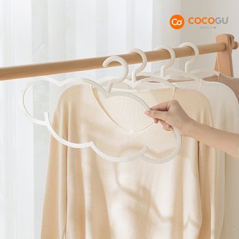 COCOGU ไม้แขวนเสื้อพลาสติกรูปก้อนเมฆ ขอบกันลื่น (แพ็ก 10) รุ่น A0170-3 - White